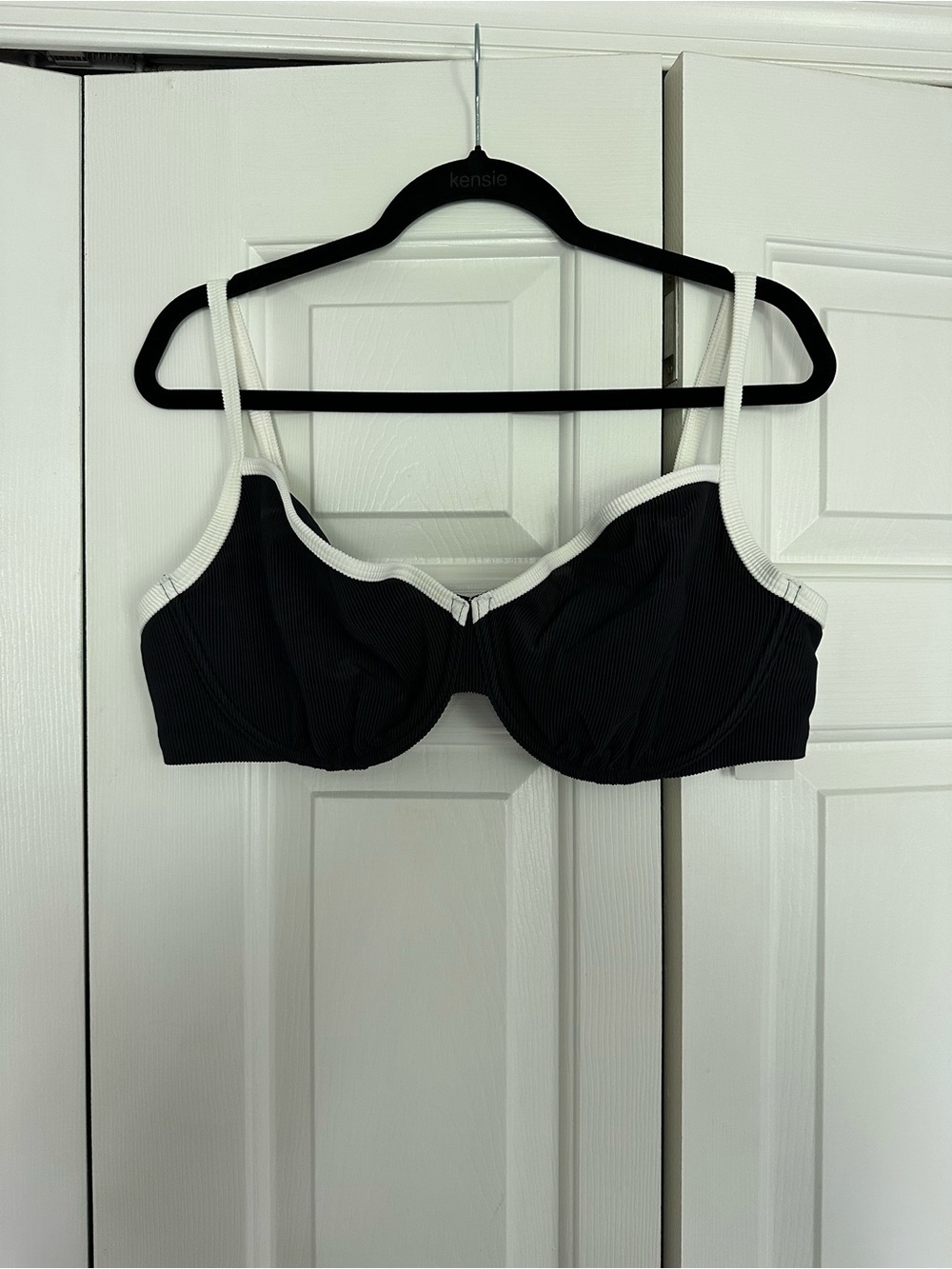 Abercrombie & Fitch Curve Love Black and White Underwire Swim Bikini Top